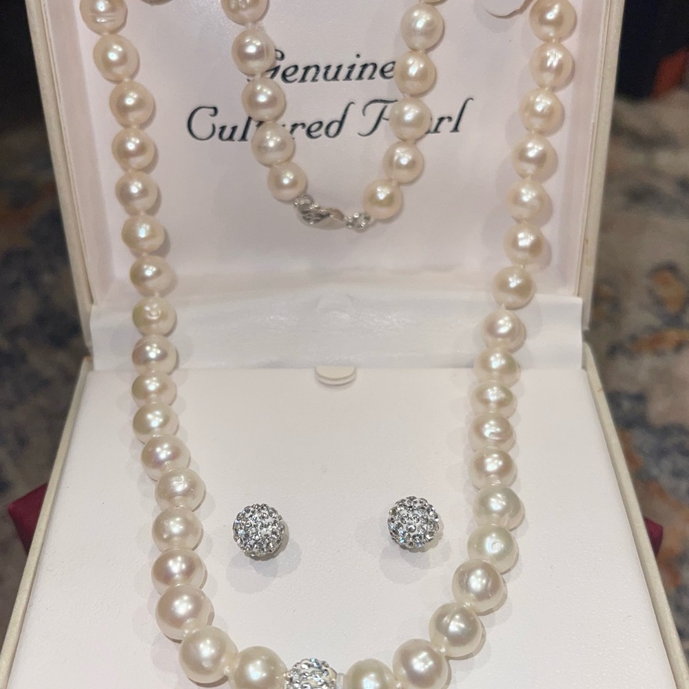 Genuine Cultured Pearl Necklace and Earring Set